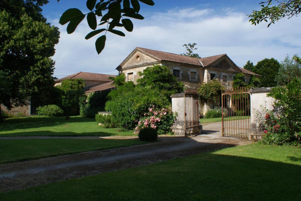 Chateau De Grenier Bed and Breakfast Saint-Léger Buitenkant foto